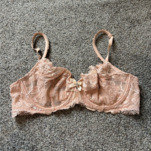Victoria’s Secret Lace Bra - Picture 1 of 3